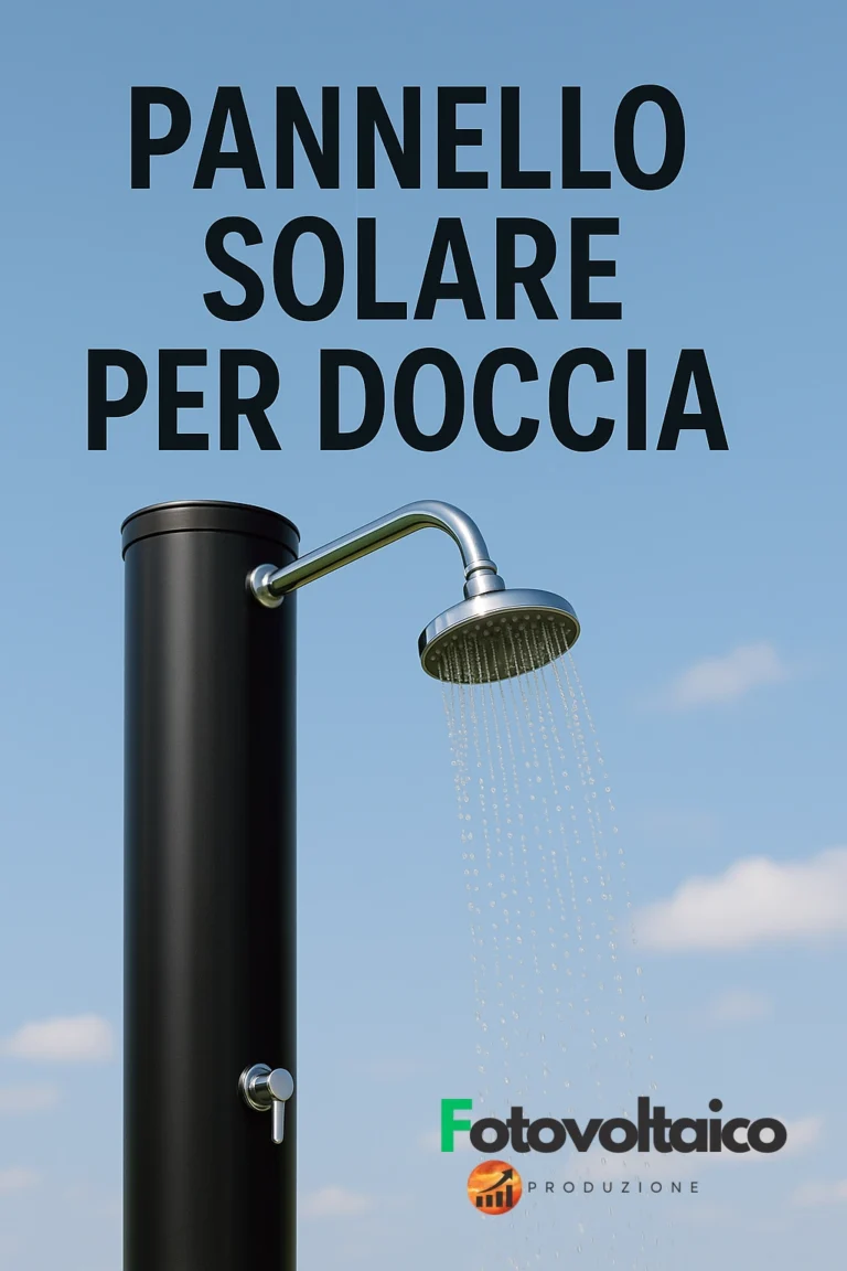 Pannello solare per doccia installato all’aperto con cielo sereno sullo sfondo